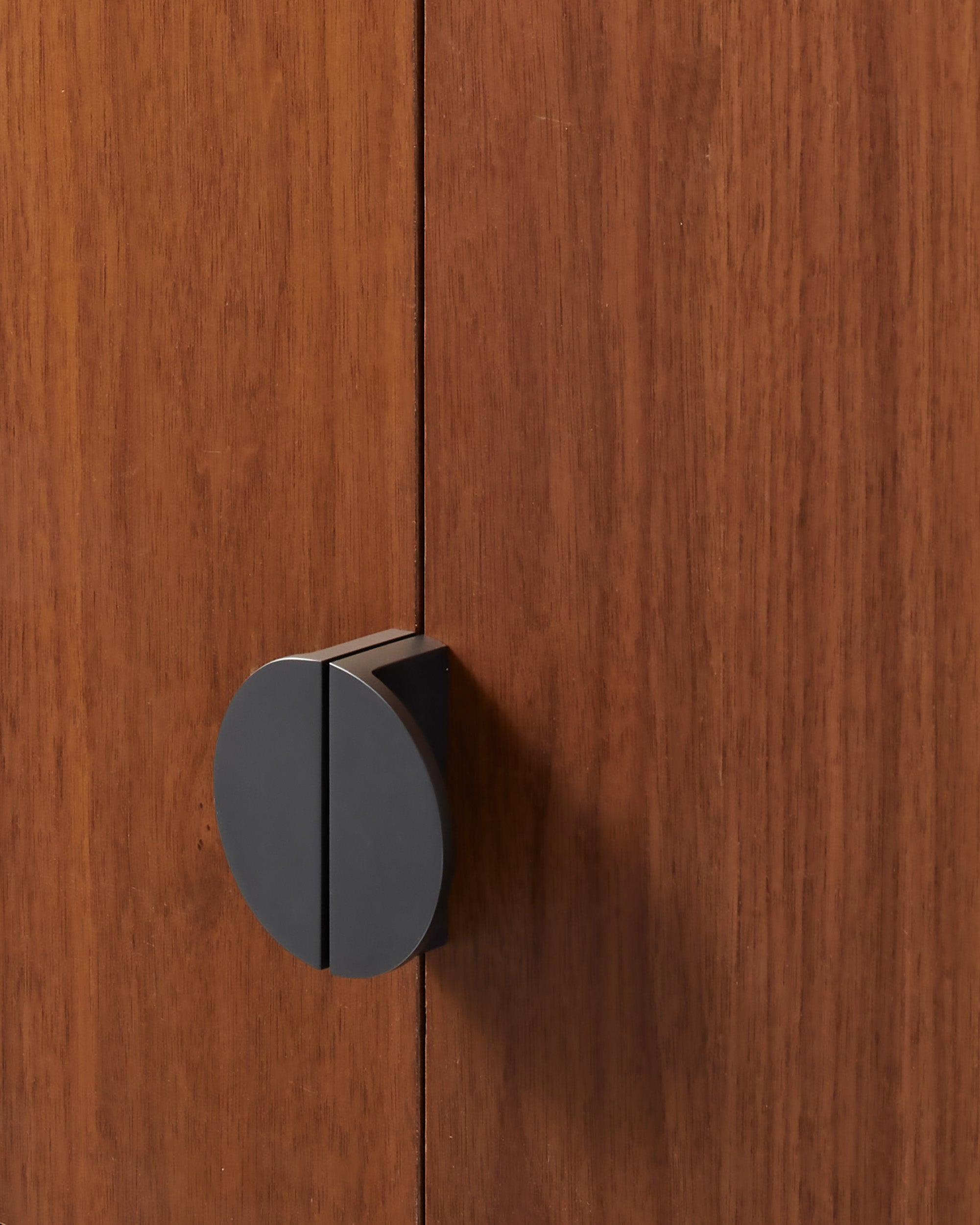 #finish_blackened brass